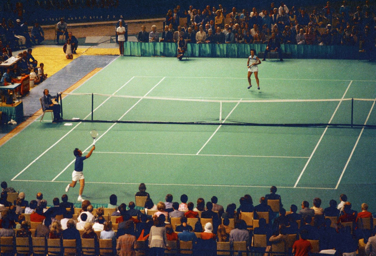 Bobby Riggs and Billie Jean King during the Battle of the Sexes match in Houston Astrodome 1973